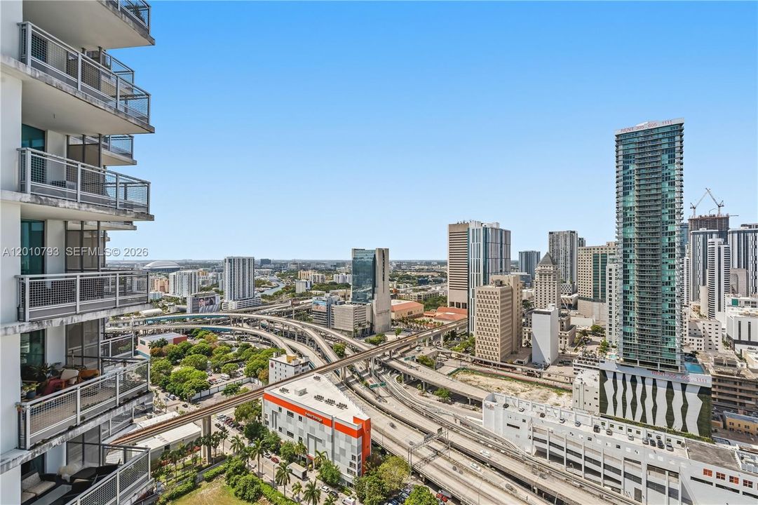 For Sale: $380,000 (1 beds, 1 baths, 768 Square Feet)