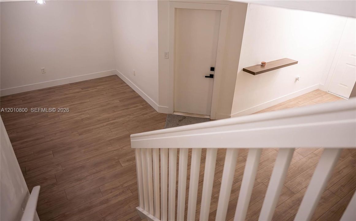Под контрактом: $469,900 (4 спален, 2 ванн, 1782 Квадратных фут)