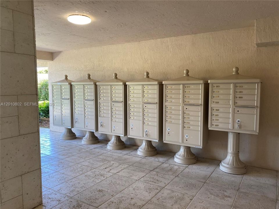 For Sale: $199,999 (1 beds, 1 baths, 575 Square Feet)