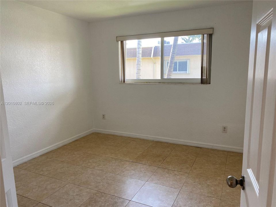 For Sale: $199,999 (1 beds, 1 baths, 575 Square Feet)