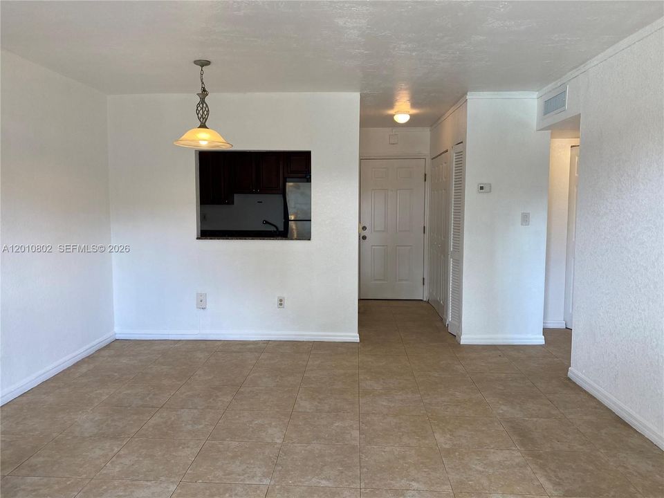 For Sale: $199,999 (1 beds, 1 baths, 575 Square Feet)