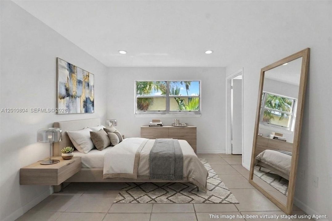 For Sale: $265,000 (1 beds, 1 baths, 703 Square Feet)