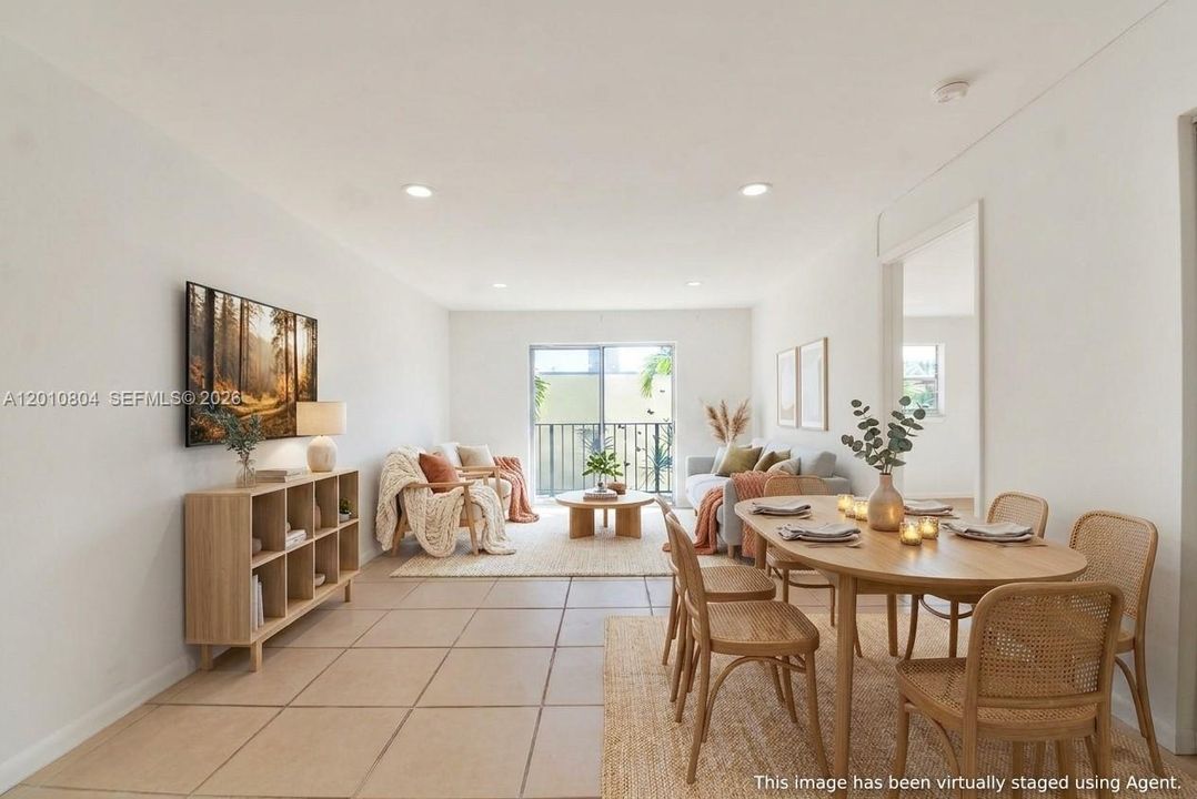 For Sale: $265,000 (1 beds, 1 baths, 703 Square Feet)
