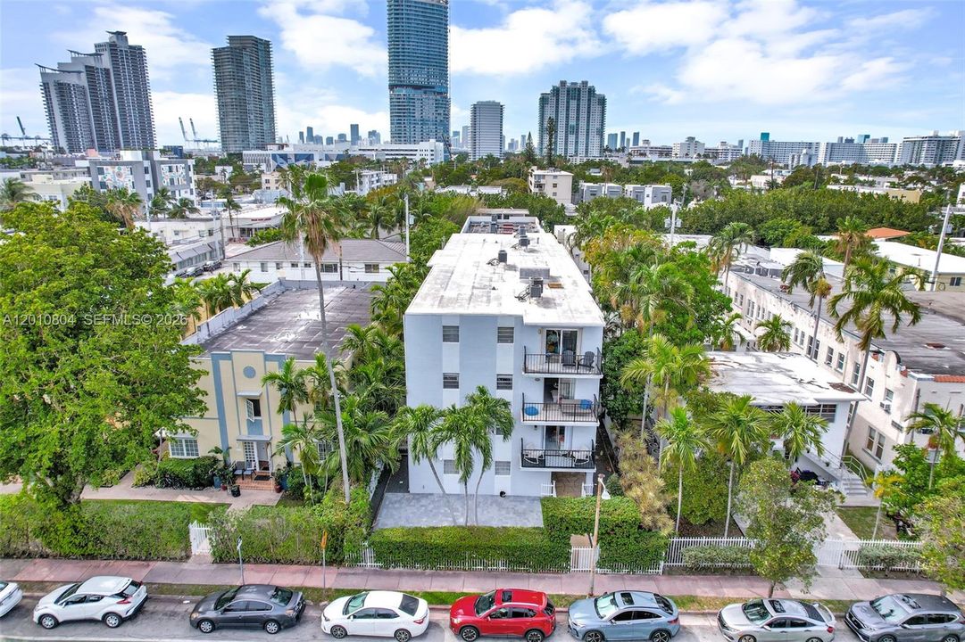 For Sale: $265,000 (1 beds, 1 baths, 703 Square Feet)