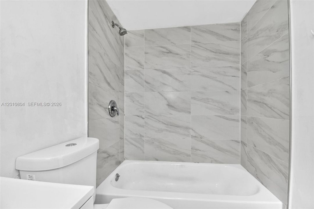 For Sale: $265,000 (1 beds, 1 baths, 703 Square Feet)