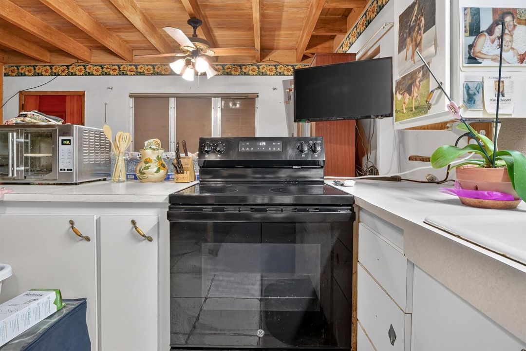19_9290_Orange_Ave-Kitchen-37-1