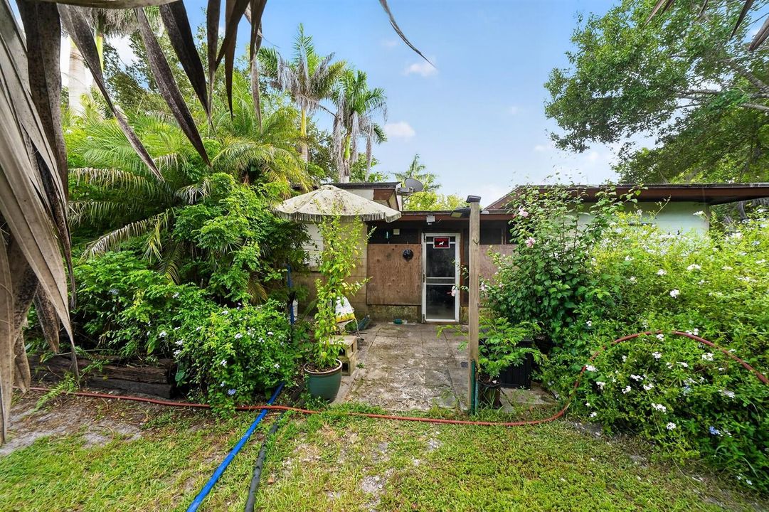 03_9290_Orange_Ave-Exterior-0455