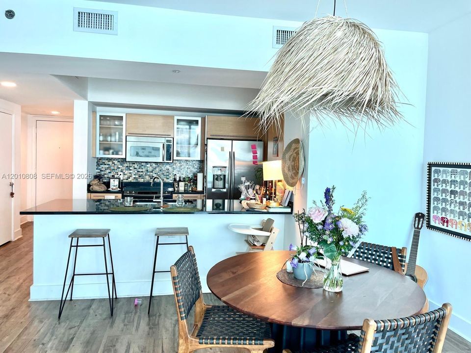 Active With Contract: $4,700 (2 beds, 2 baths, 1289 Square Feet)