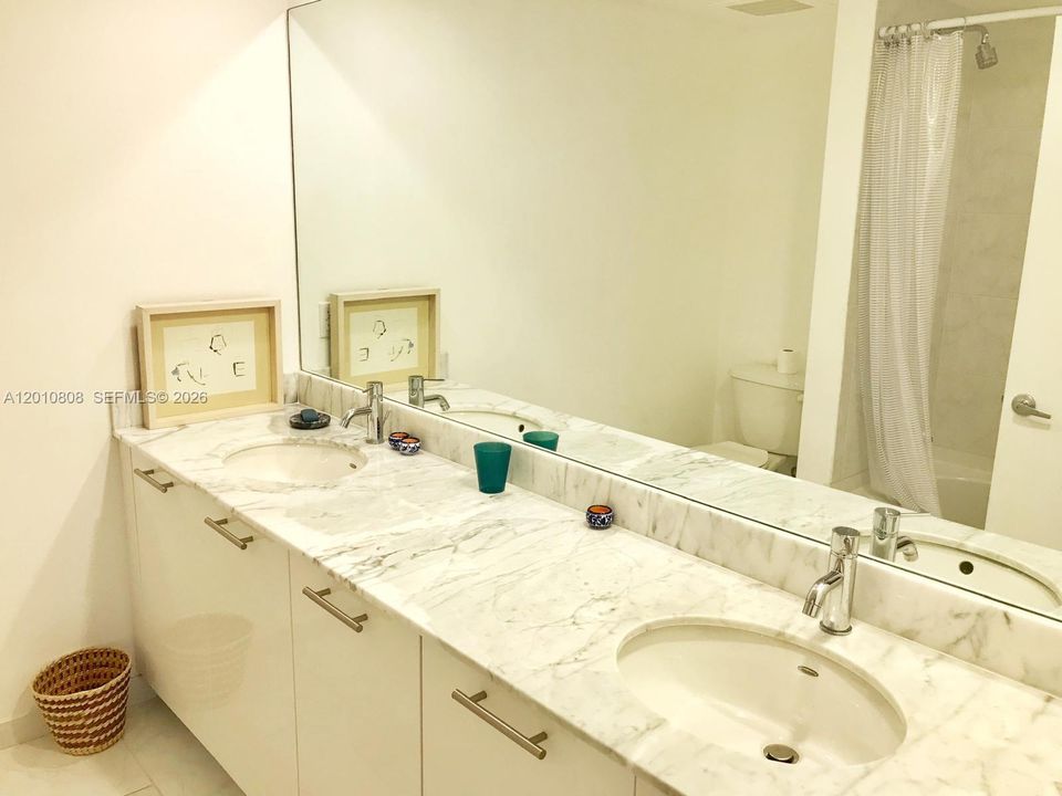 Active With Contract: $4,700 (2 beds, 2 baths, 1289 Square Feet)