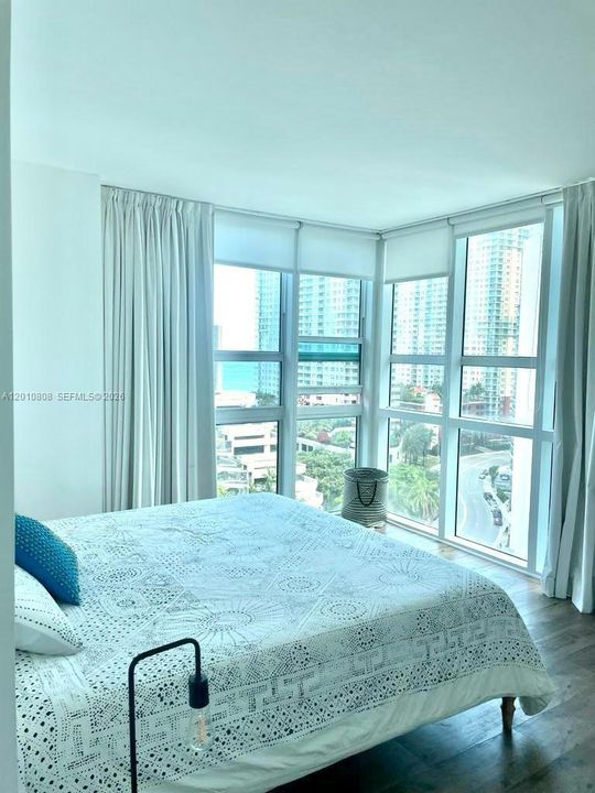 Active With Contract: $4,700 (2 beds, 2 baths, 1289 Square Feet)