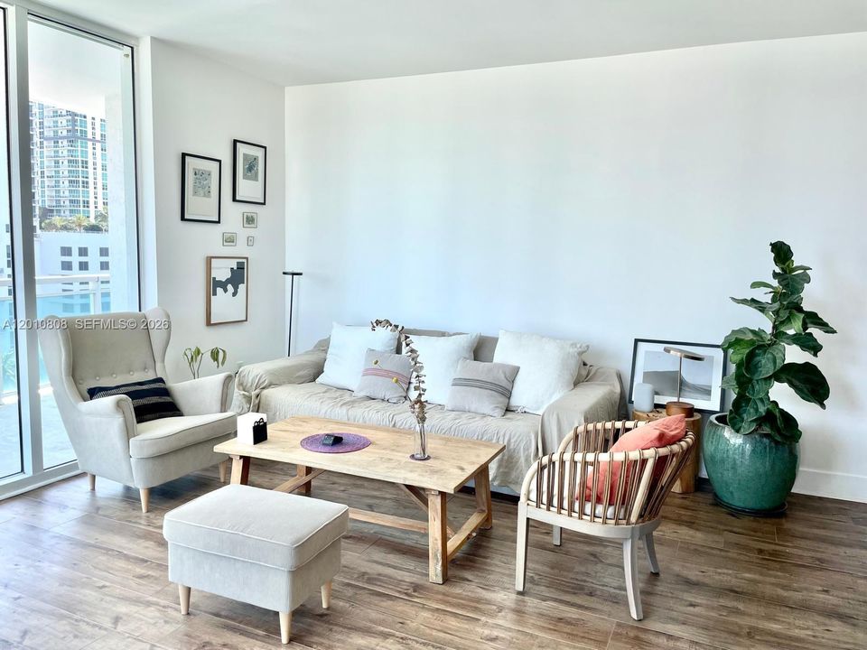 Active With Contract: $4,700 (2 beds, 2 baths, 1289 Square Feet)