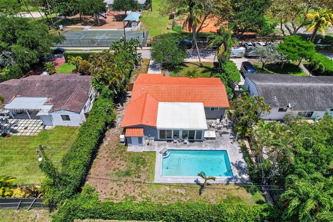Activo con contrato: $1,075,000 (3 camas, 2 baños, 1761 Pies cuadrados)