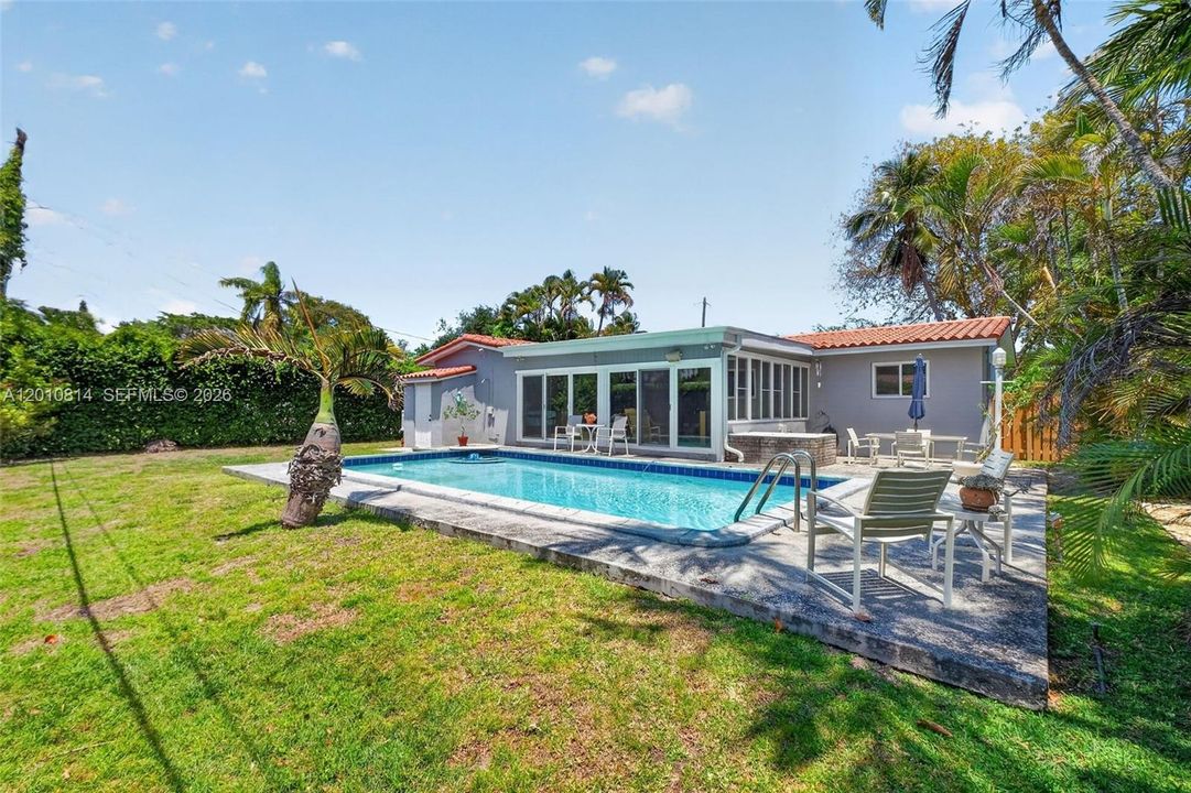 Activo con contrato: $1,075,000 (3 camas, 2 baños, 1761 Pies cuadrados)