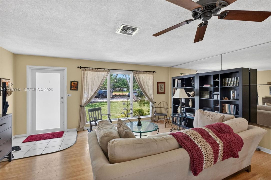Activo con contrato: $1,075,000 (3 camas, 2 baños, 1761 Pies cuadrados)