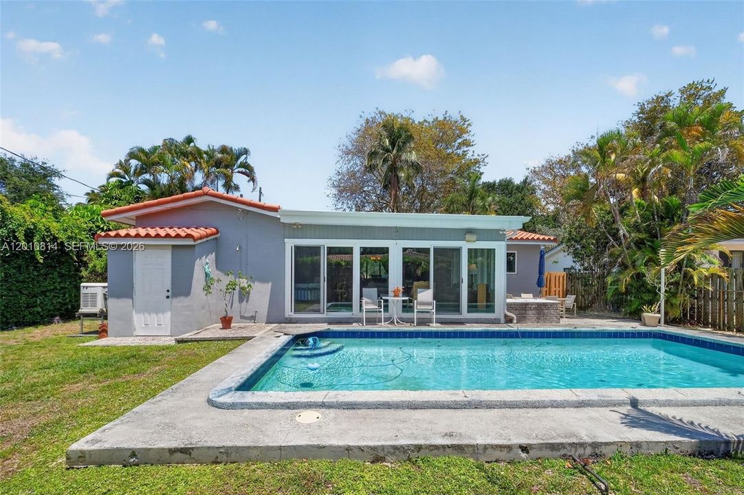 Activo con contrato: $1,075,000 (3 camas, 2 baños, 1761 Pies cuadrados)