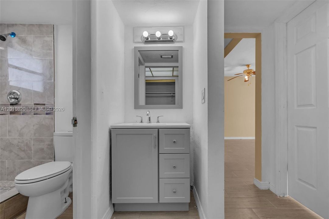 Под контрактом: $119,999 (1 спален, 1 ванн, 850 Квадратных фут)