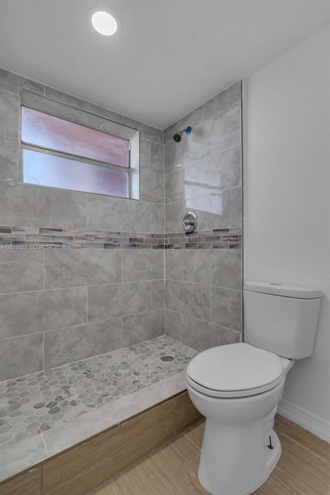 Под контрактом: $119,999 (1 спален, 1 ванн, 850 Квадратных фут)