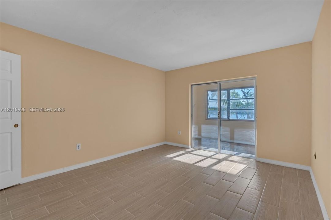 Под контрактом: $119,999 (1 спален, 1 ванн, 850 Квадратных фут)