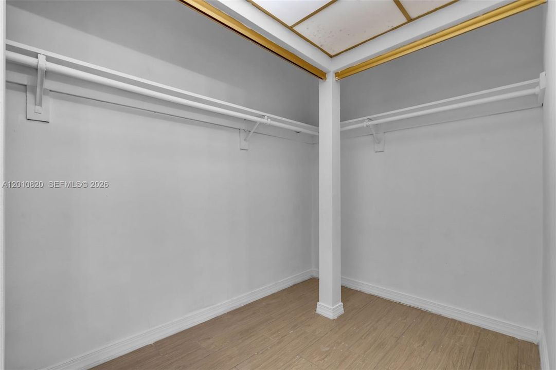 Под контрактом: $119,999 (1 спален, 1 ванн, 850 Квадратных фут)