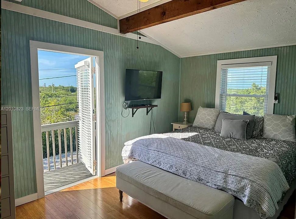 For Rent: $4,500 (2 beds, 2 baths, 1008 Square Feet)