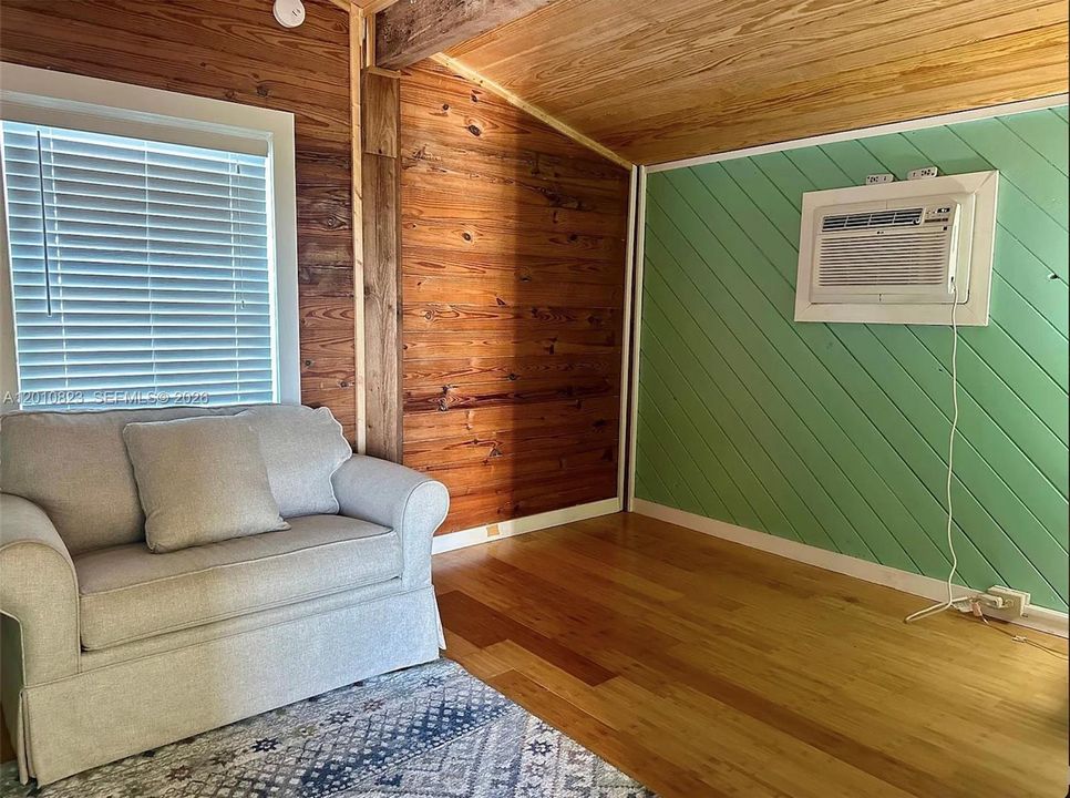 For Rent: $4,500 (2 beds, 2 baths, 1008 Square Feet)