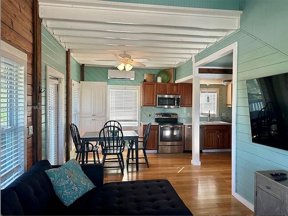 For Rent: $4,500 (2 beds, 2 baths, 1008 Square Feet)