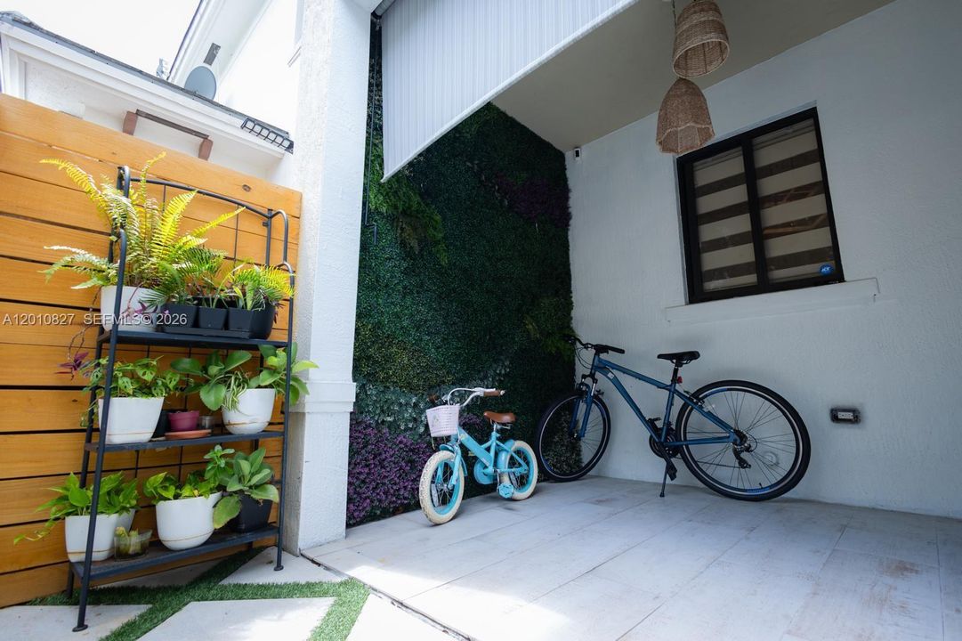 Active With Contract: $550,000 (4 beds, 2 baths, 1812 Square Feet)