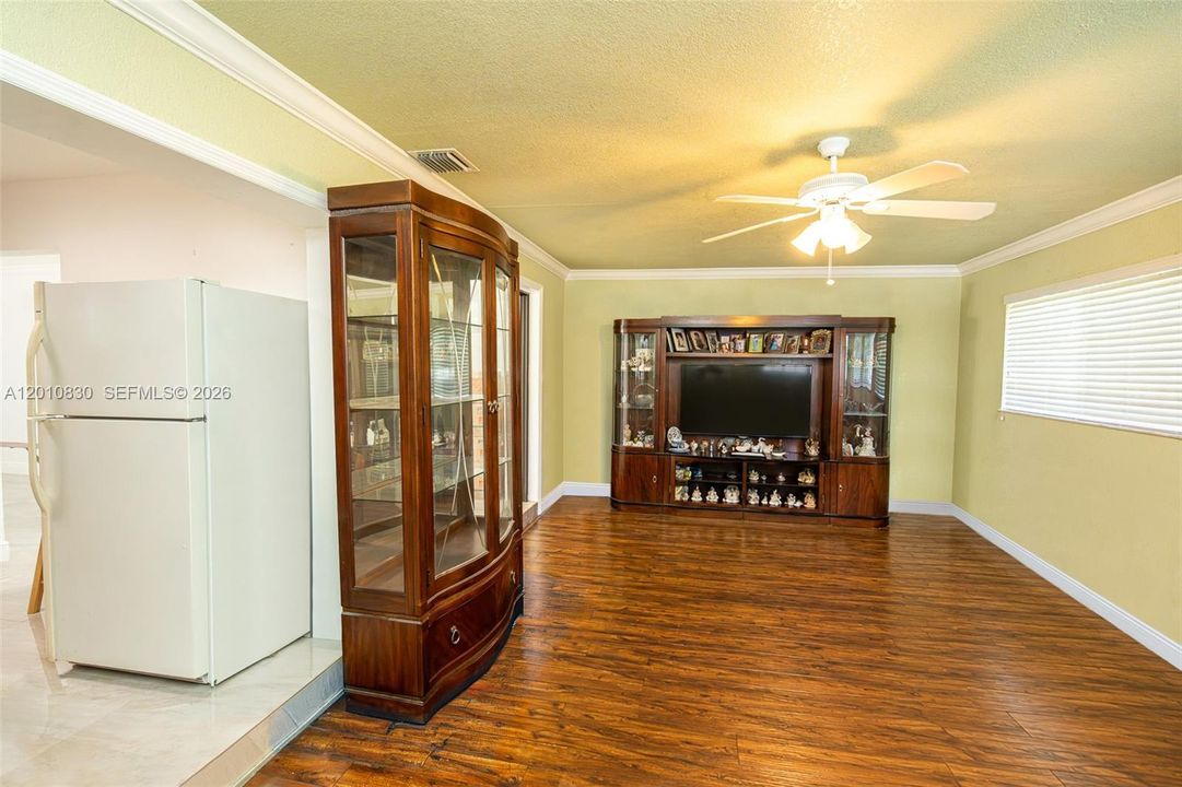 For Sale: $650,000 (4 beds, 3 baths, 1898 Square Feet)