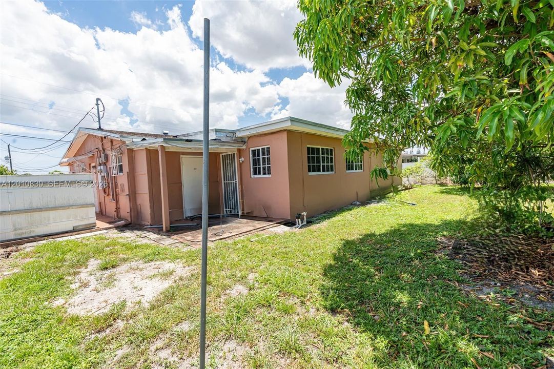 For Sale: $650,000 (4 beds, 3 baths, 1898 Square Feet)