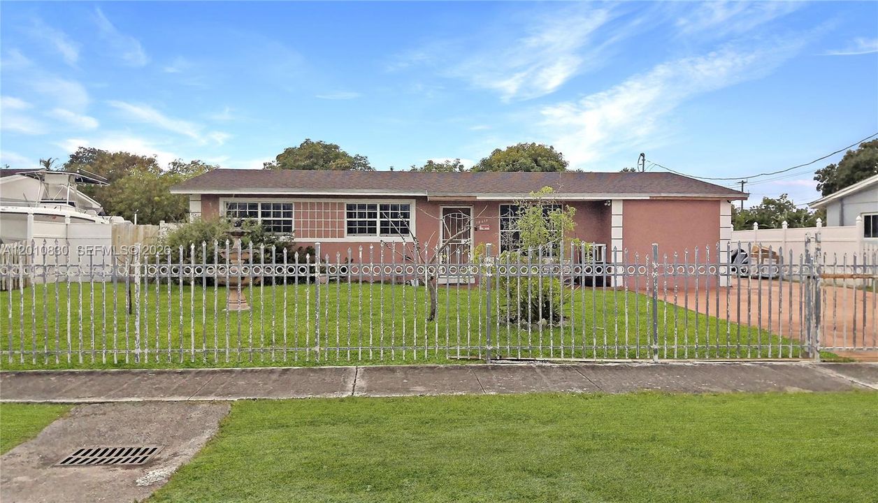 For Sale: $650,000 (4 beds, 3 baths, 1898 Square Feet)
