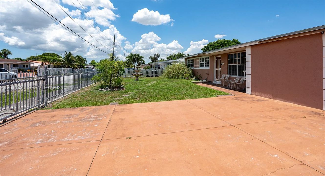 For Sale: $650,000 (4 beds, 3 baths, 1898 Square Feet)