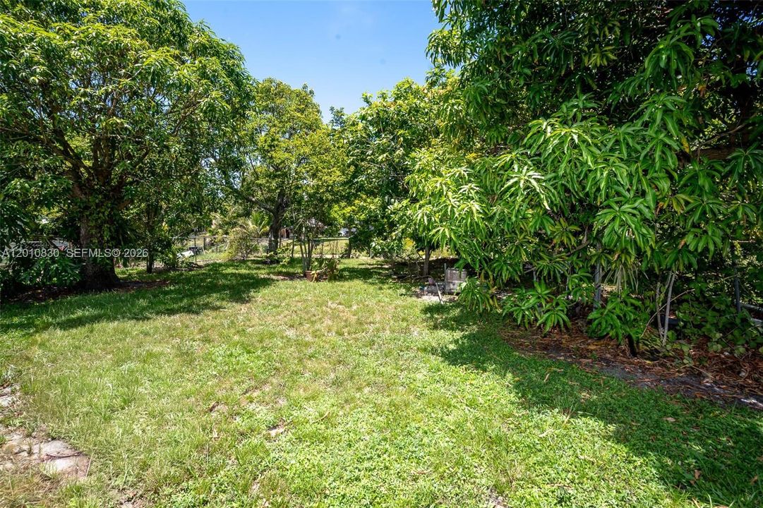 For Sale: $650,000 (4 beds, 3 baths, 1898 Square Feet)