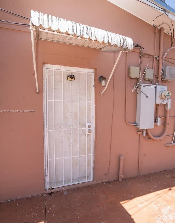 1/1 PRIVATE LIVING SUITE (BATHROOM)