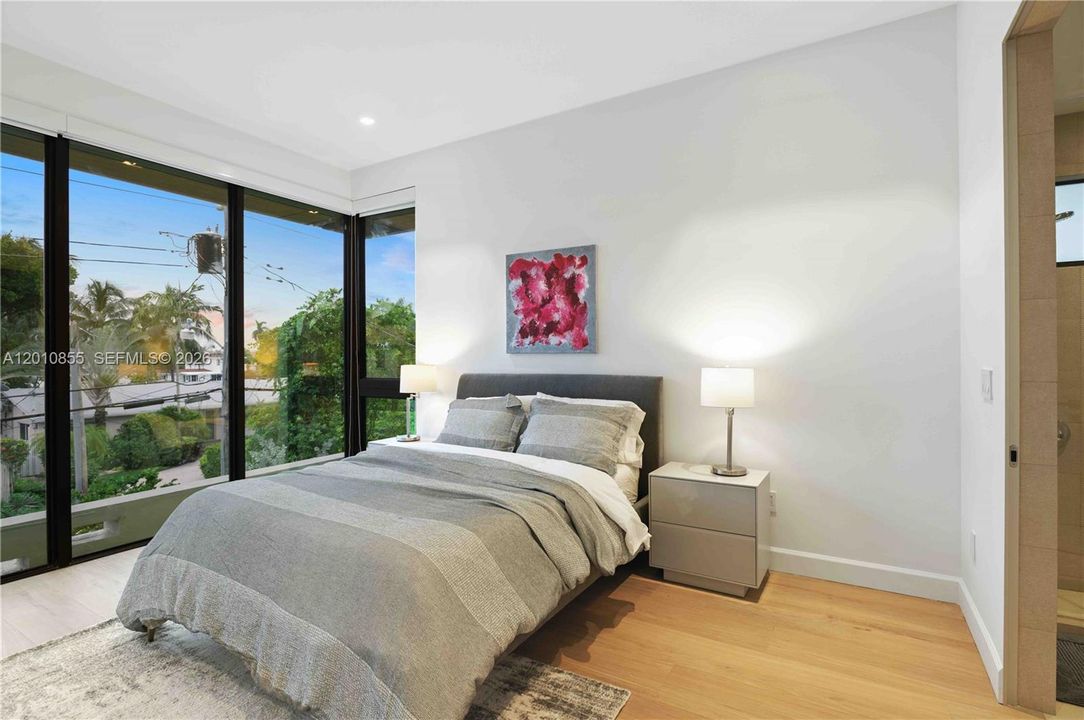 В аренду: $30,000 (6 спален, 6 ванн, 4711 Квадратных фут)