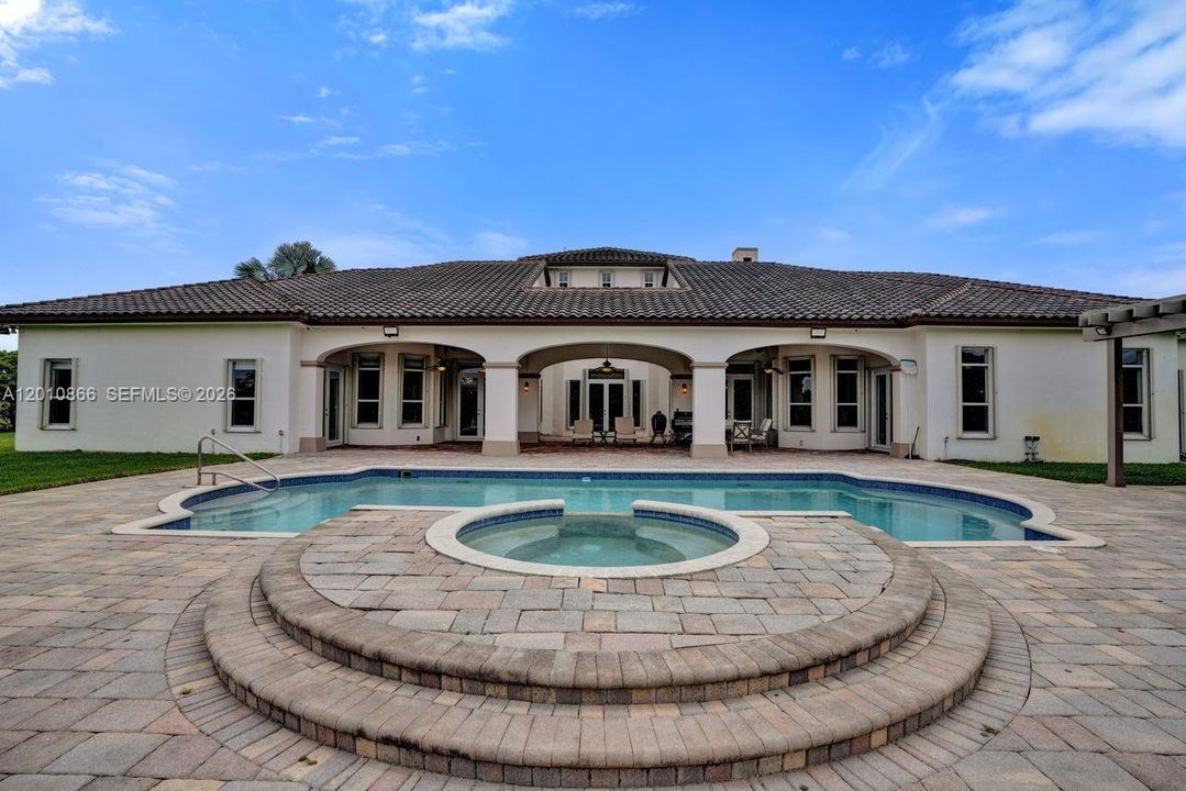 На продажу: $1,995,000 (5 спален, 4 ванн, 5497 Квадратных фут)