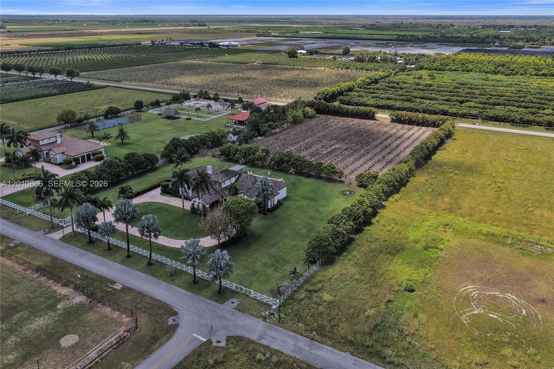 На продажу: $1,995,000 (5 спален, 4 ванн, 5497 Квадратных фут)
