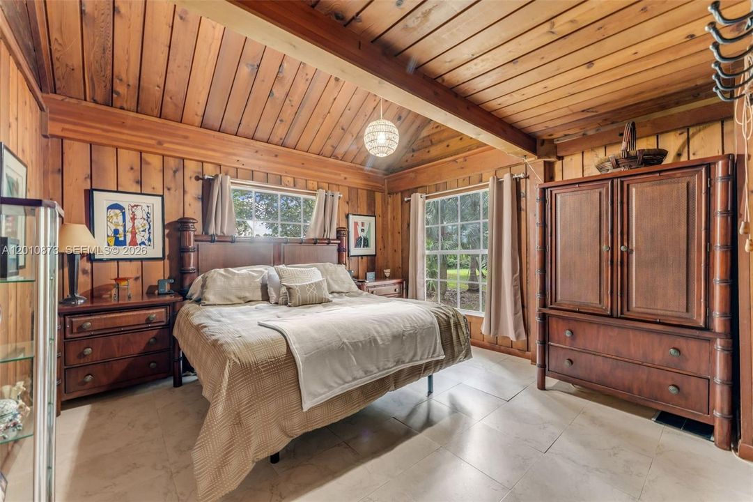 合同活跃: $999,950 (4 贝兹, 3 浴室, 1264 平方英尺)