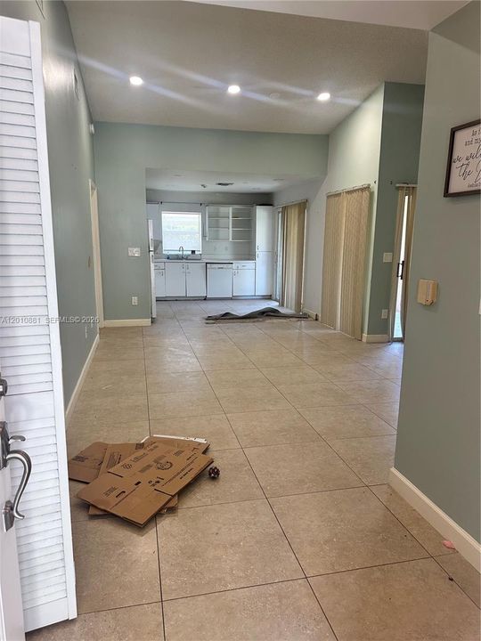 Activo con contrato: $230,000 (2 camas, 2 baños, 1057 Pies cuadrados)