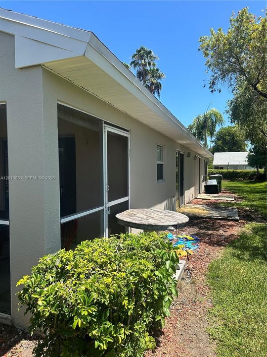 Activo con contrato: $230,000 (2 camas, 2 baños, 1057 Pies cuadrados)