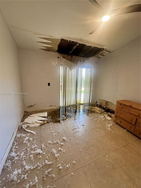Activo con contrato: $230,000 (2 camas, 2 baños, 1057 Pies cuadrados)