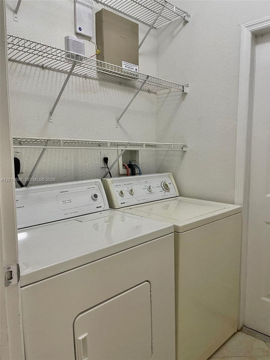 Activo con contrato: $4,500 (4 camas, 3 baños, 1985 Pies cuadrados)