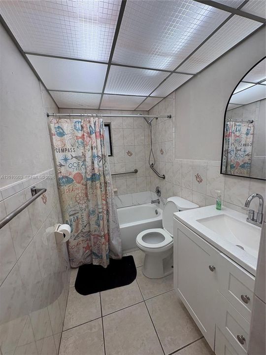 Activo con contrato: $245,000 (2 camas, 2 baños, 965 Pies cuadrados)