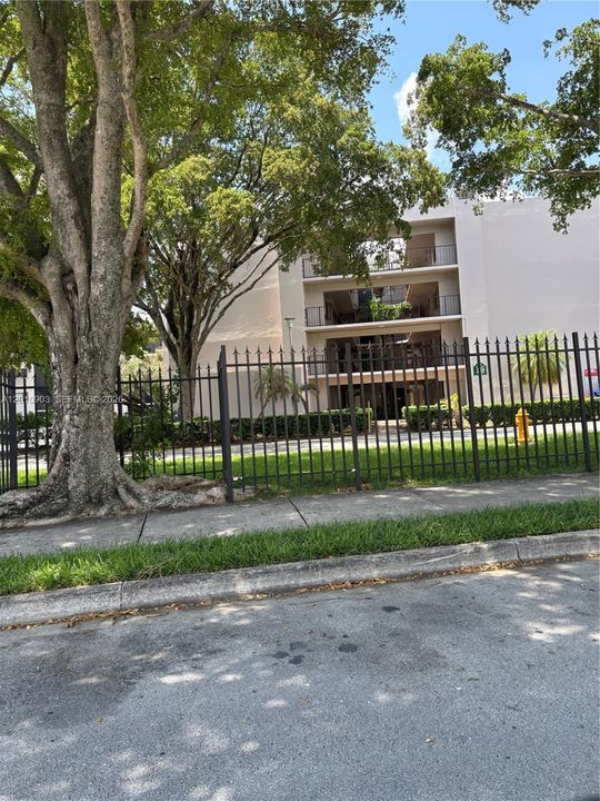 Activo con contrato: $245,000 (2 camas, 2 baños, 965 Pies cuadrados)
