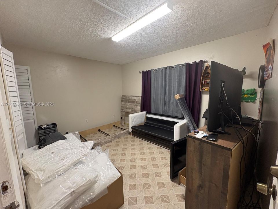 Activo con contrato: $245,000 (2 camas, 2 baños, 965 Pies cuadrados)