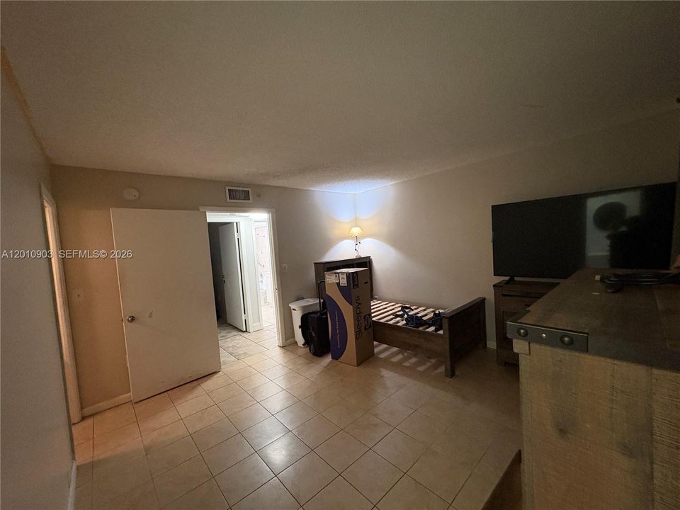 Activo con contrato: $245,000 (2 camas, 2 baños, 965 Pies cuadrados)