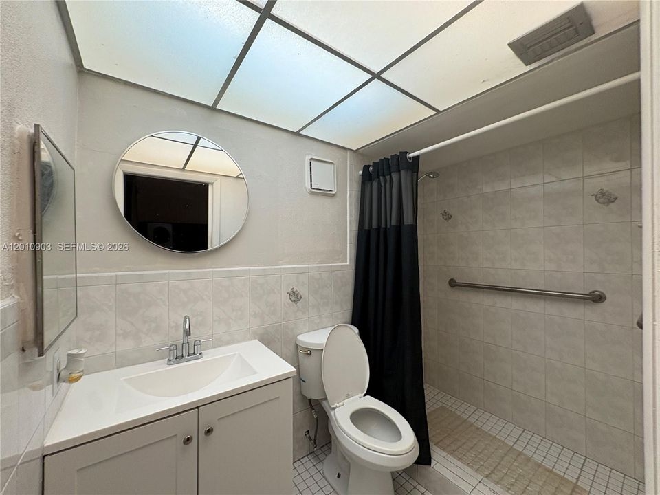Activo con contrato: $245,000 (2 camas, 2 baños, 965 Pies cuadrados)
