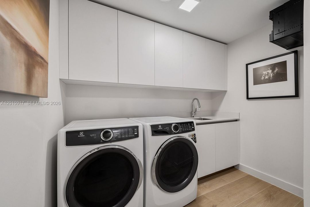 En Venta: $4,599,900 (3 camas, 3 baños, 3000 Pies cuadrados)