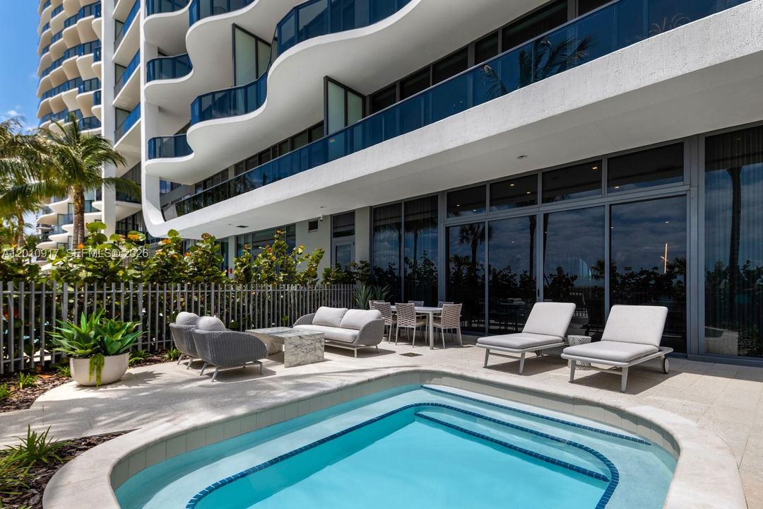 En Venta: $4,599,900 (3 camas, 3 baños, 3000 Pies cuadrados)
