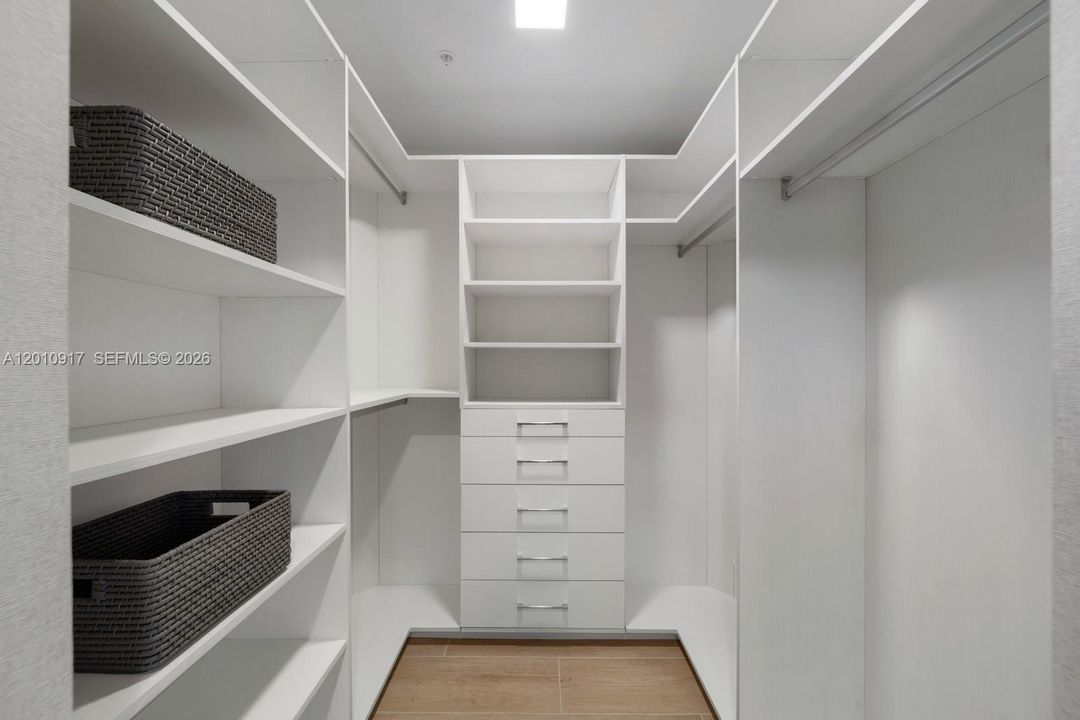 En Venta: $4,599,900 (3 camas, 3 baños, 3000 Pies cuadrados)