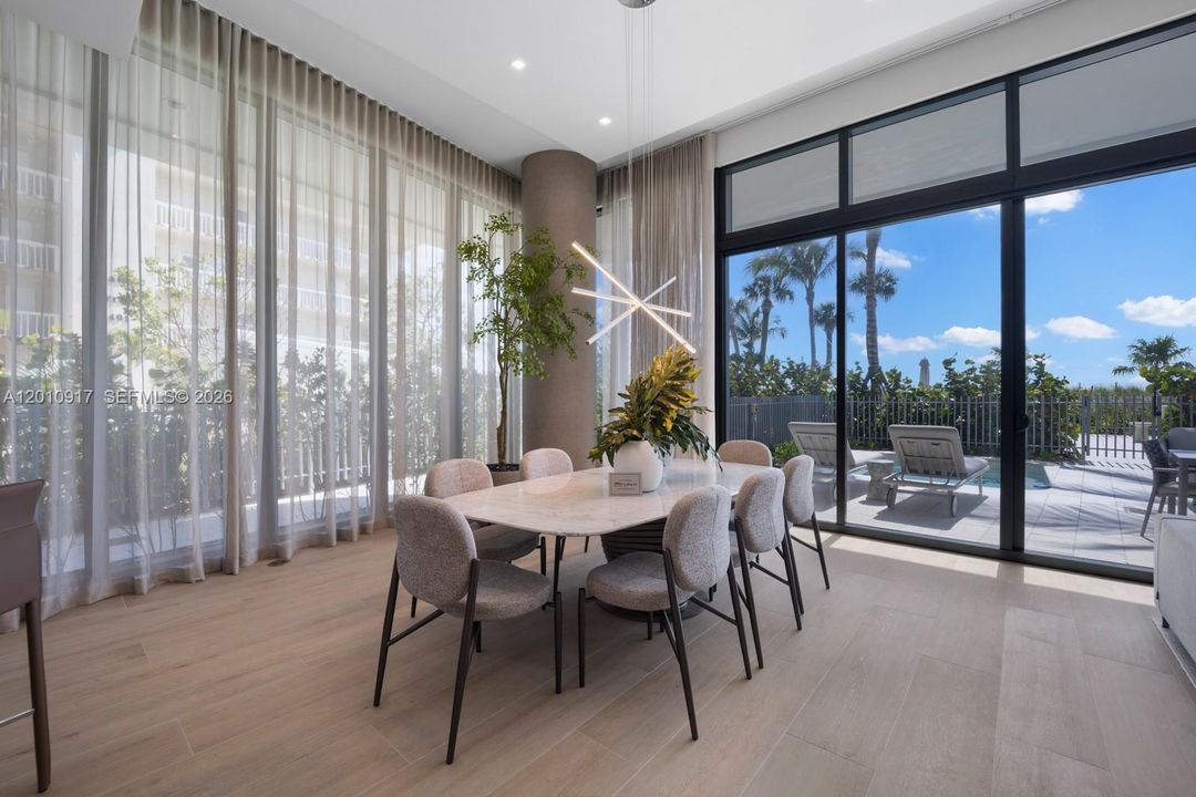 En Venta: $4,599,900 (3 camas, 3 baños, 3000 Pies cuadrados)